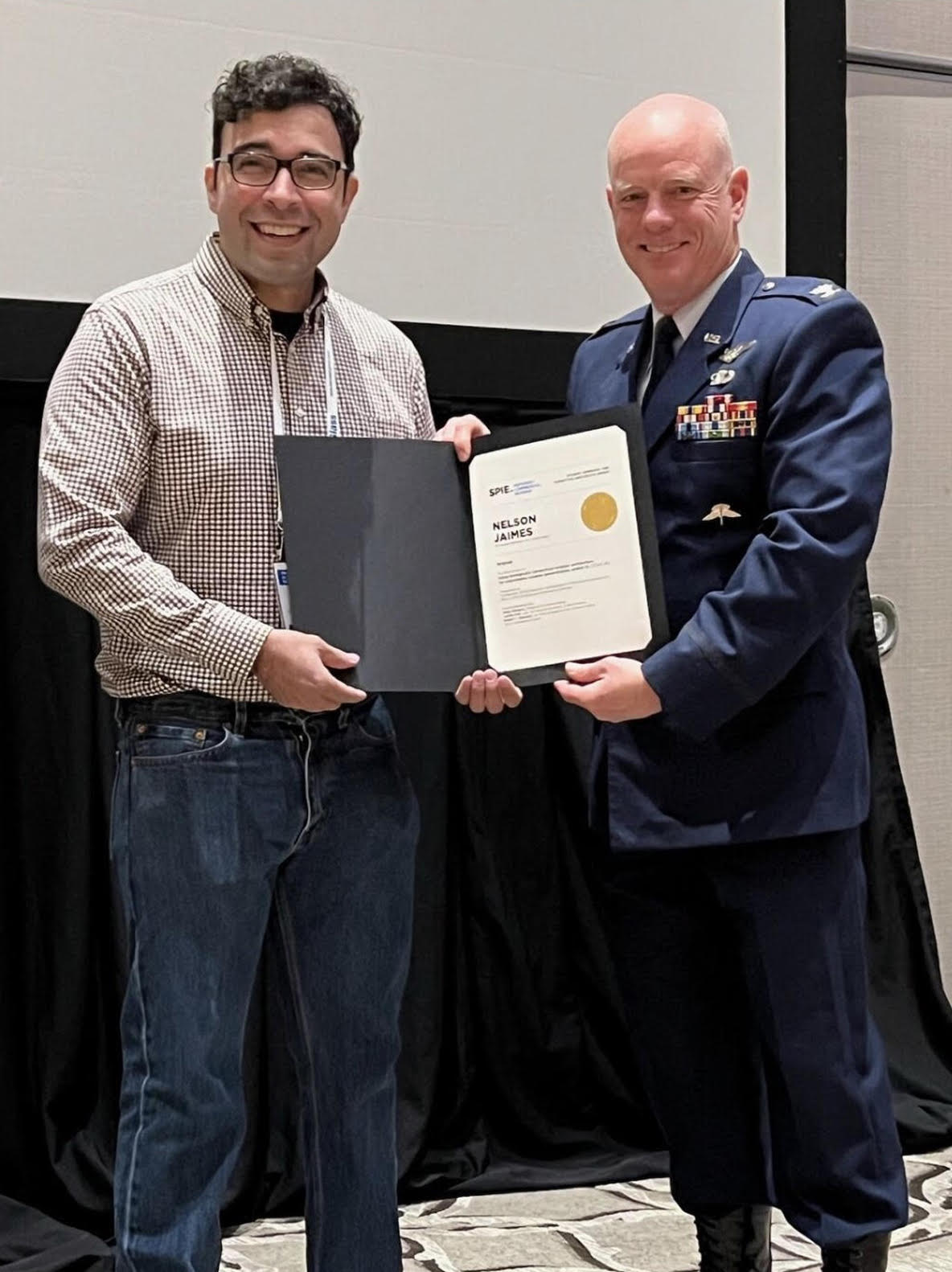 Nelson Jaimes receiving his award