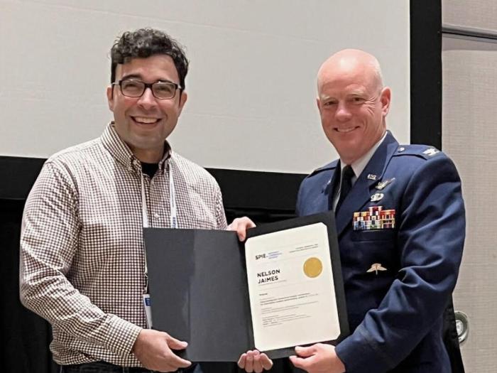 Nelson Jaimes receiving his award